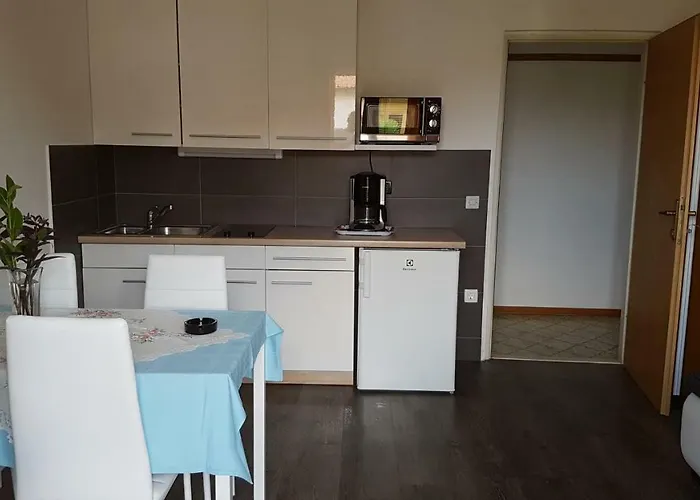 App. Marjeta Ουμάγκ